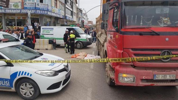 Pazardan dönerken kamyon çarpan kadın öldü