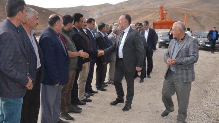 HDP Eş Genel Başkanı Temelliden Hakkaride esnaf ziyareti (2)