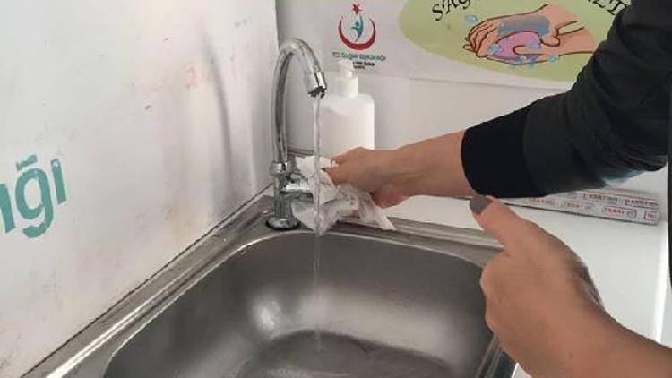 Doğru el yıkama teknikleri uygulamalı olarak gösterildi