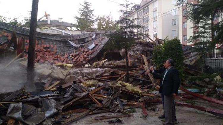 Halk eğitim merkezi binasının yıkımına başlandı