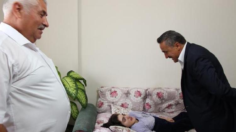 Başkan Tutal, hasta ve engellileri ziyaretlerini sürdürüyor