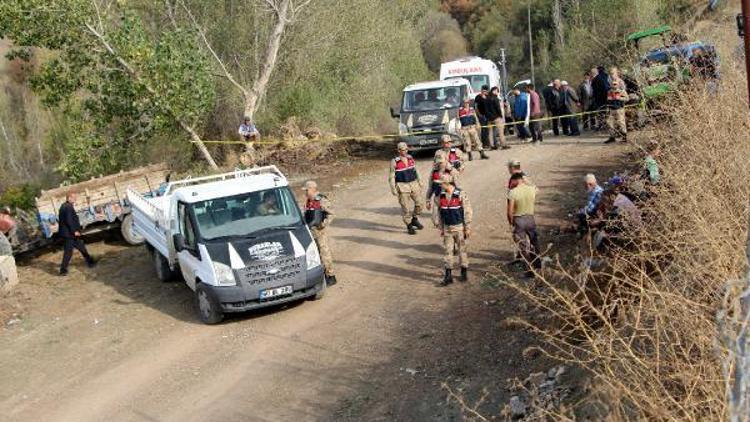 Köyün yol problemi için, kamyonette kendini yakmaya çalıştı