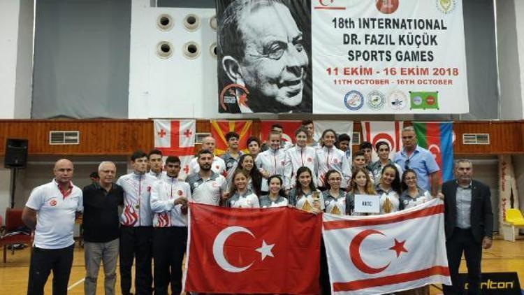 Badmintoncular Kıbrısta şampiyon oldu