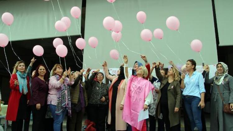 Meme kanseri farkındalığı için gökyüzüne pembe balon bıraktılar