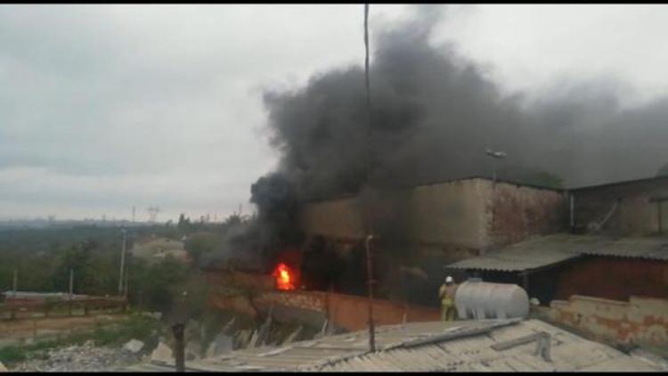 Sultangazide fabrika yangını (1)