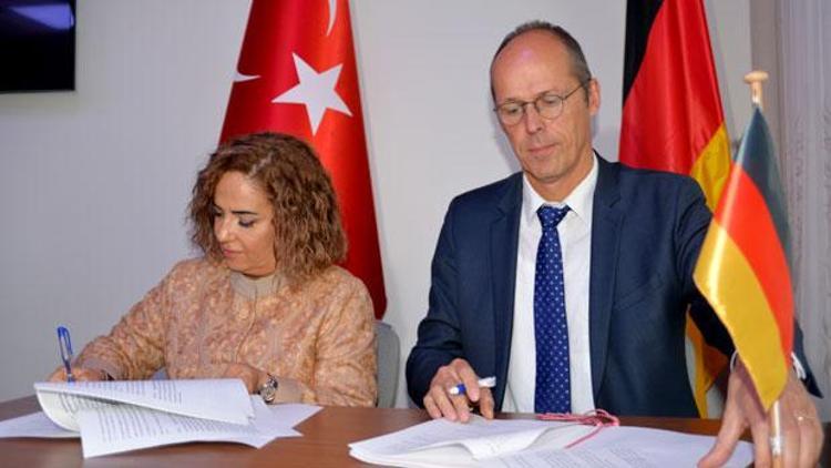 Almanya ile Türkçe protokolü imzalandı