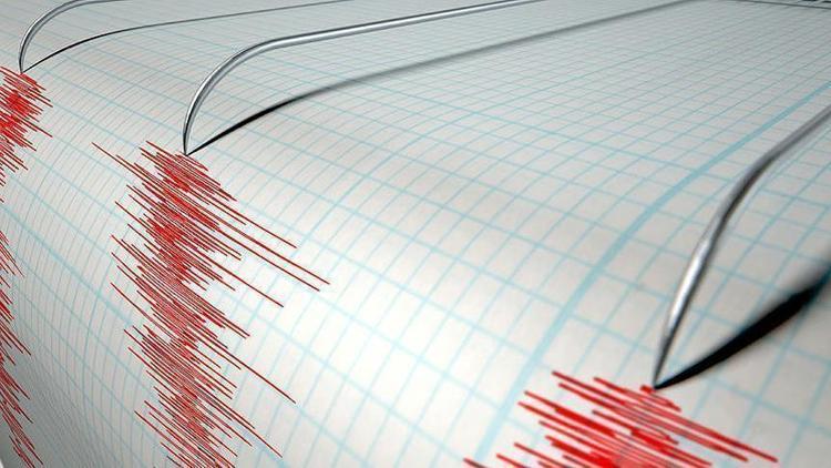 Endonezyada 5,3 büyüklüğünde deprem