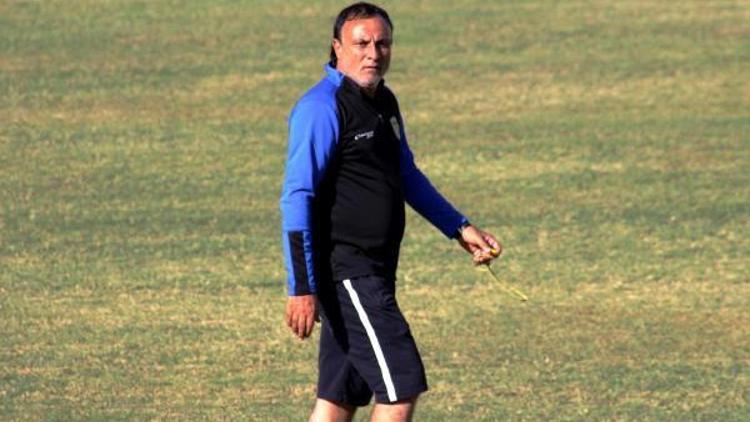 Osmaniyespor FKda teknik direktör Uzunca istifa etti