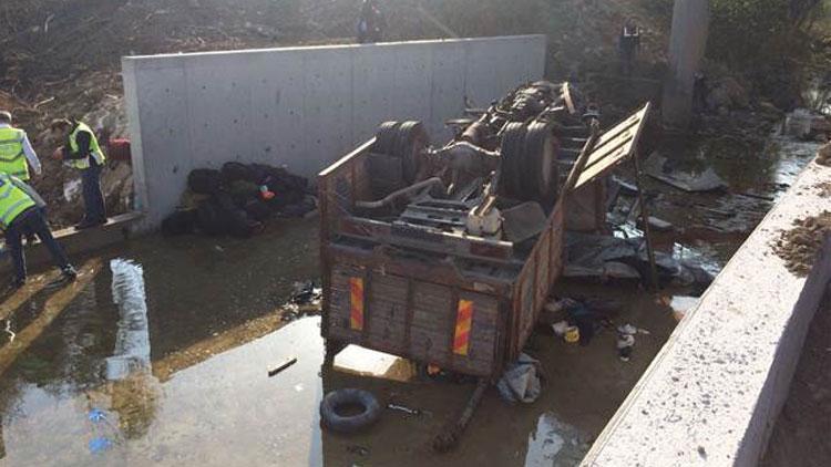 İzmirde 23 kişinin hayatını kaybettiği trafik kazasına ilişkin 11 kişi tutuklandı