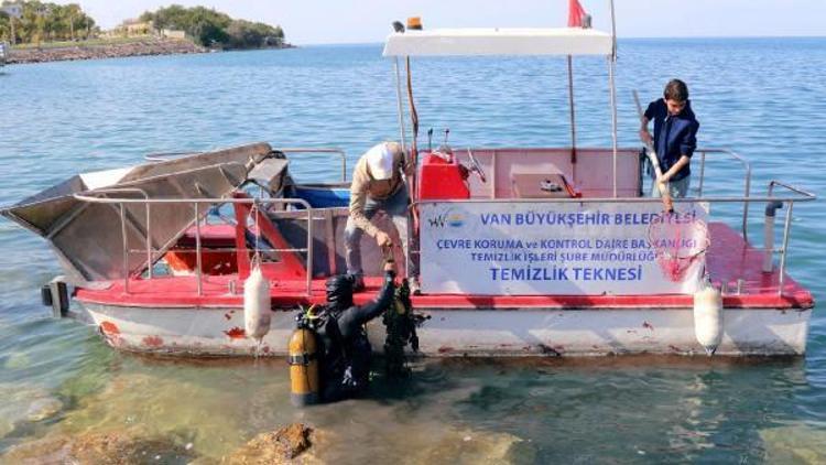 Dalgıçlar, Van Gölünde temizlik yaptı