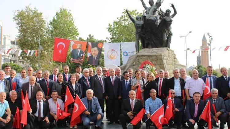 Validen muhtarlara Kahvaltı yapanı resimleyin, gönderin talimatı