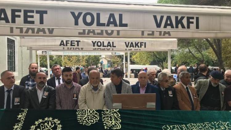 Fotoğraflar // Tiyatro sanatçısı Yaman Tüzcet son yolculuğuna uğurlandı