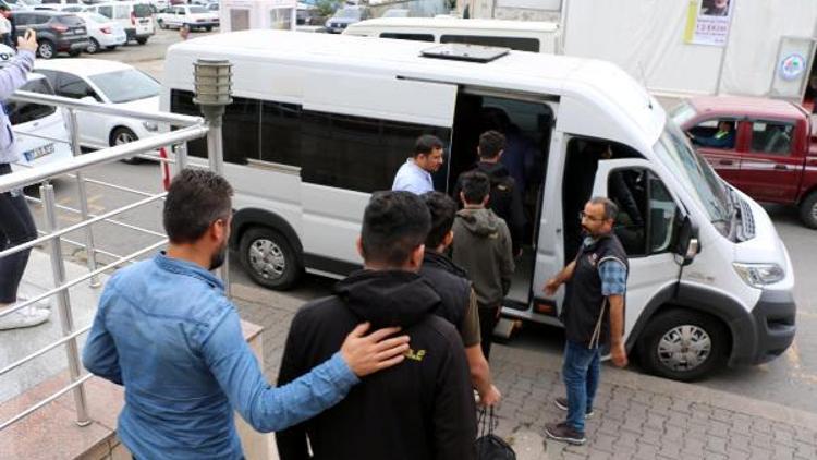 Kaçak göçmenleri İtalya diye Zonguldaka bırakan 3 şüpheli yakalandı