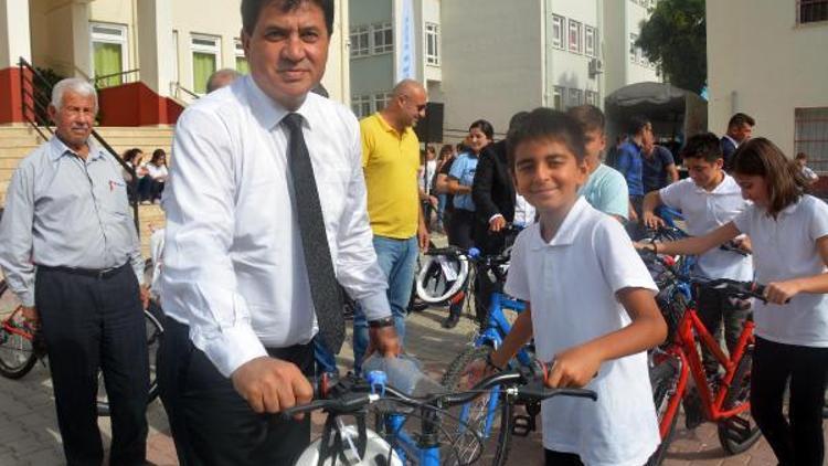 Kemer Belediyesinden öğrencilere bisiklet