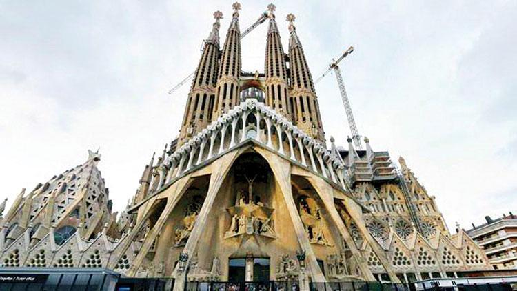 La Sagrada Familia meğerse kaçakmış