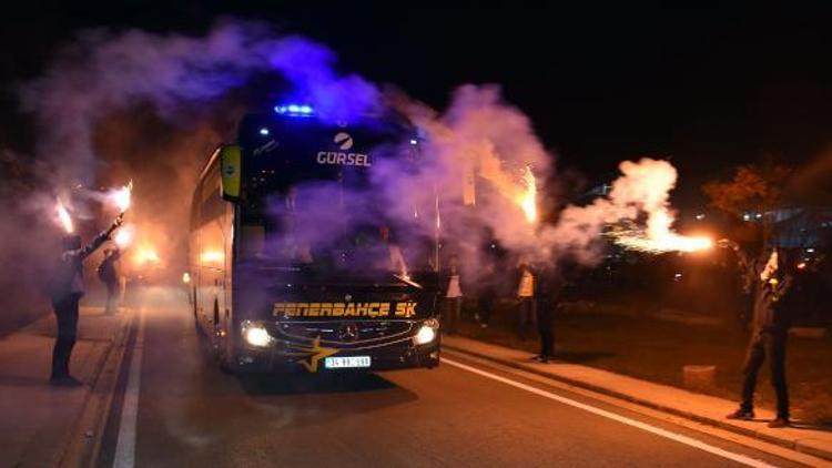 Fenerbahçeye Sivasta meşaleli karşılama