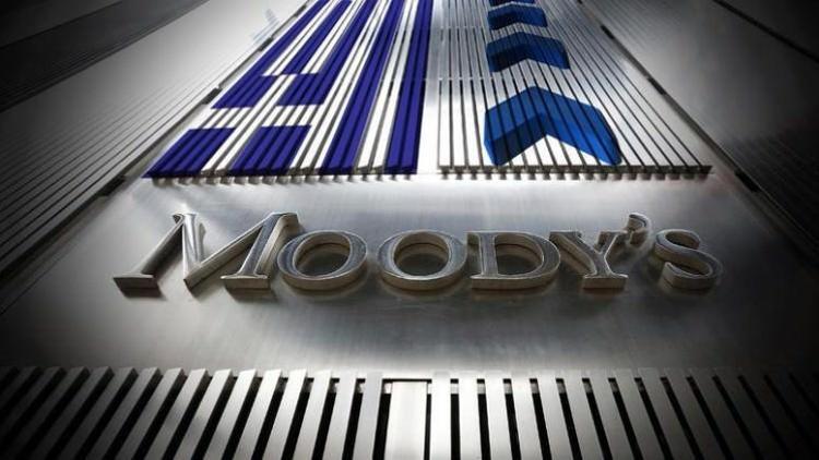 Moodys İtalyanın kredi notunu düşürdü