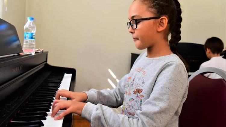 Bornovada piyano kurslarına ilgi