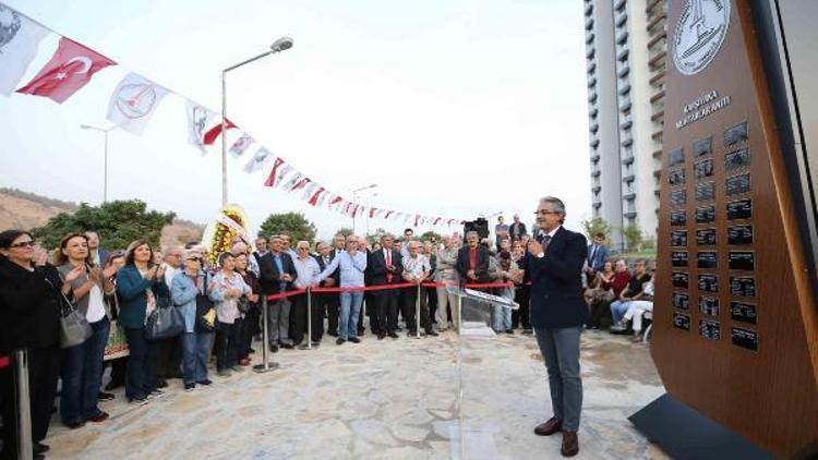 Karşıyakada Muhtarlar Parkı açıldı