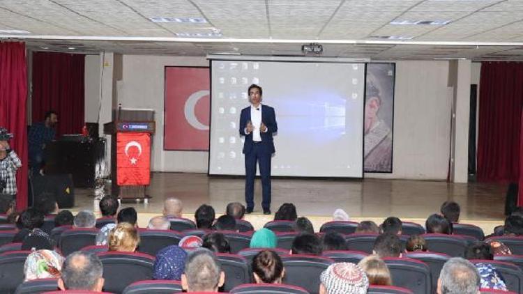 Çukurcada internetin sosyal yaşamdaki önemi konferansı