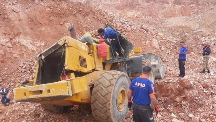 Elazığda iş makinesi devrildi, operatör öldü