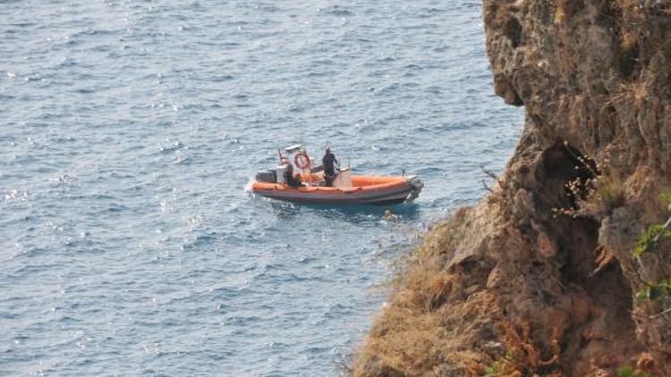 Antalya falezlerde çürümüş erkek cesedi bulundu