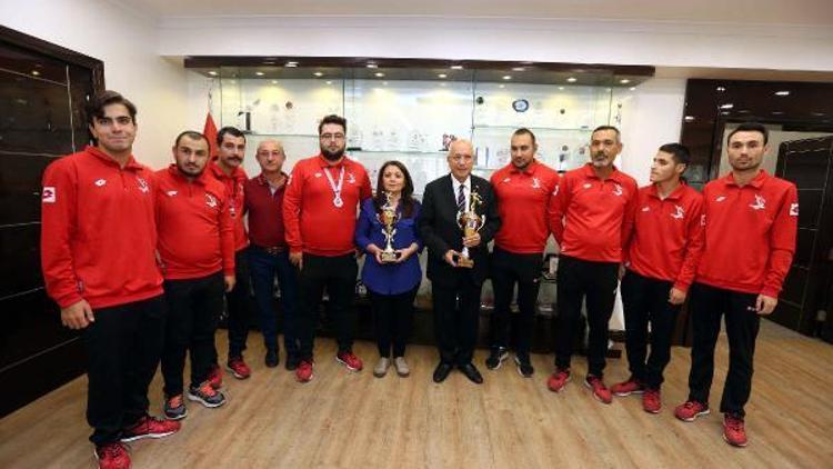 Görme Engelliler Spor Kulübü 2’ncilik kupasını aldı