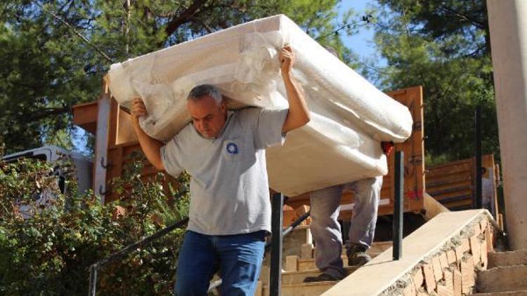 Zor durumdaki aileye eşya yardımı yapıldı