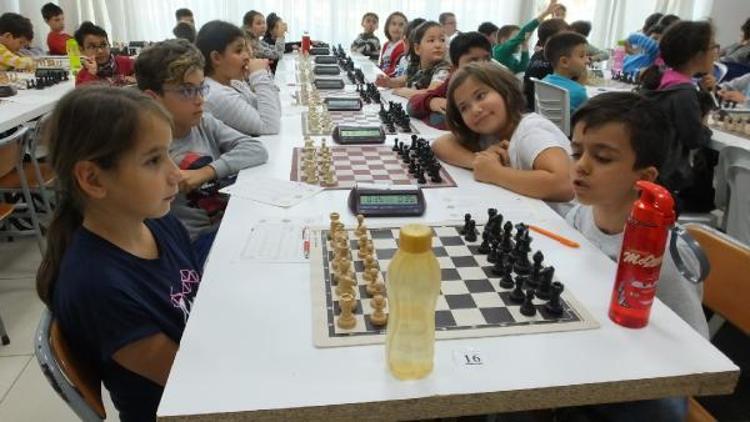 Burhaniye’de ‘Cumhuriyet Kupası Satranç Turnuvası’ yapıldı