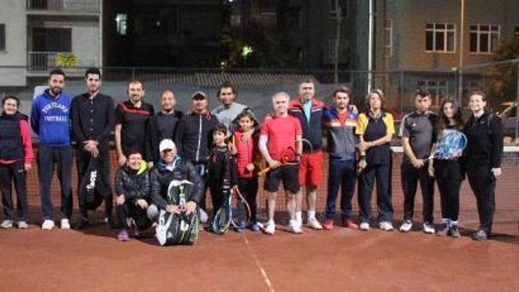 Burdurda tenis turnuvası