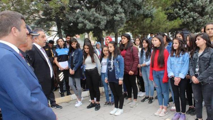 Hakkari Emniyeti, 150 öğrenciyi İstanbul ve Çanakkaleye gönderdi