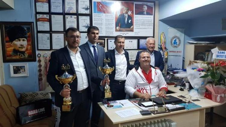 AK Partili başkanlardan, dünya şampiyonuna tebrik ziyareti