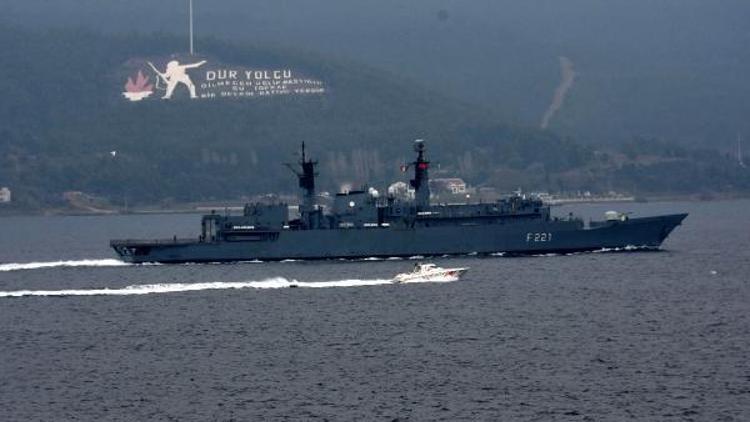 Romanya savaş gemisi Çanakkale Boğazından geçti