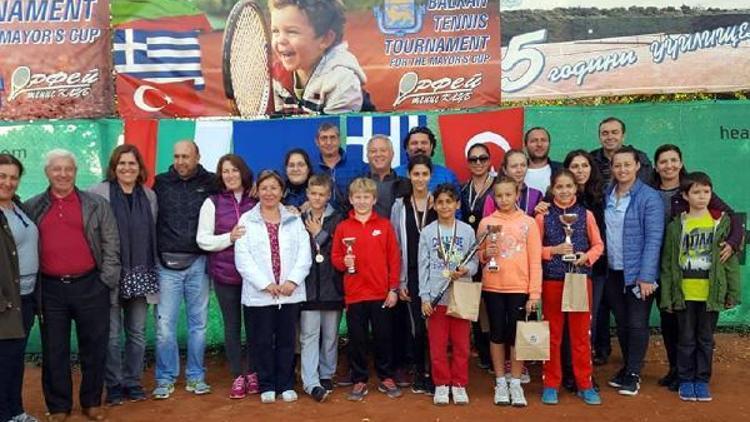 Lüleburgazlı tenisçiler, Bugaristandan başarılarla döndü