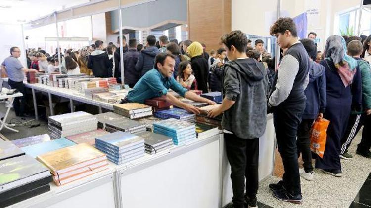 Gaziantep Kitap Fuarı’na yoğun ilgi