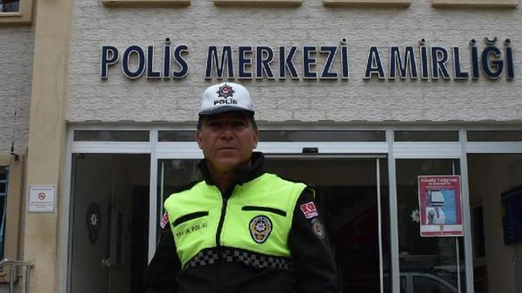 Göçmen kız için gözyaşı döken polis: Ben babayım