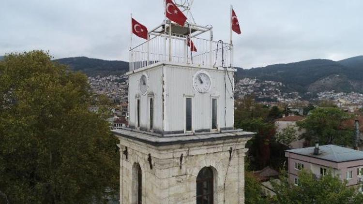 Bursanın sembolü tarihi Tophane Saat Kulesinde PVC kaplamaya tepki