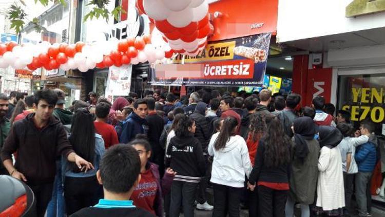 Erzincanda bedava döner izdihamı