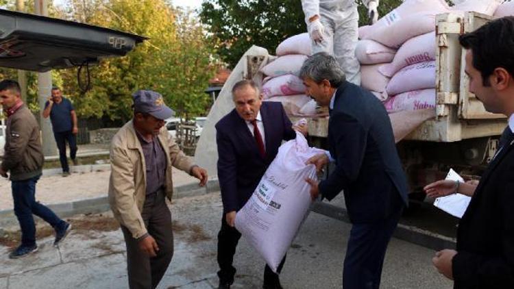 Sebenli çiftçiler Iza buğdayı tohumlarını teslim aldı