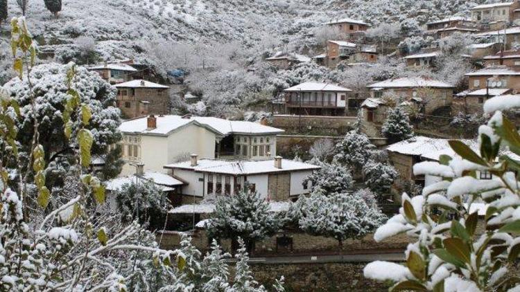 İzmir’e mevsimin ilk karı düştü… İşte İzmir hava durumu