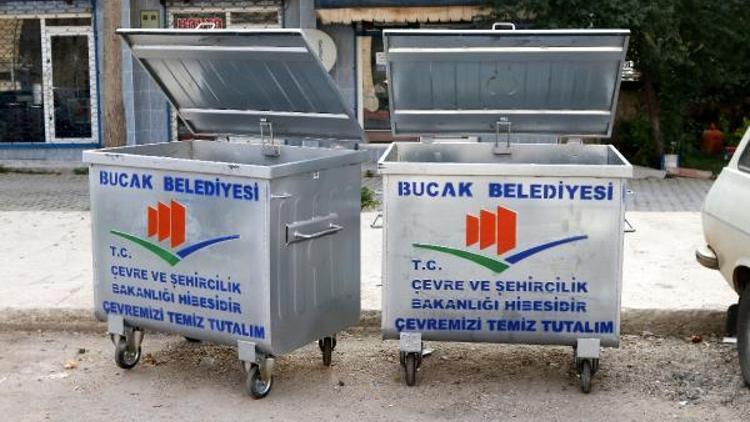 Bucakta çöp konteynerleri değiştiriliyor