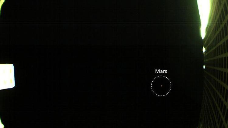 NASAnın CubeStat uyduları ilk Mars fotoğrafını yolladı