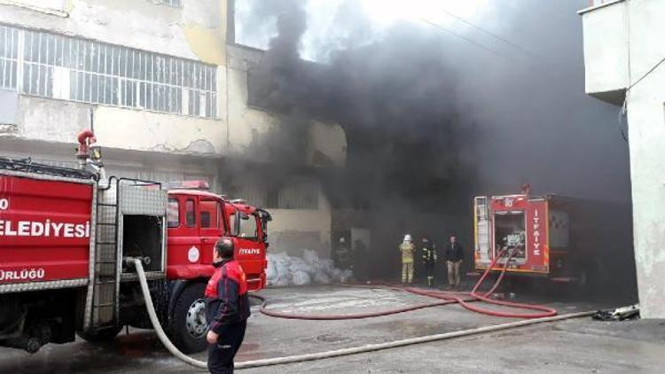Uşakta elyaf fabrikasında yangın (1)