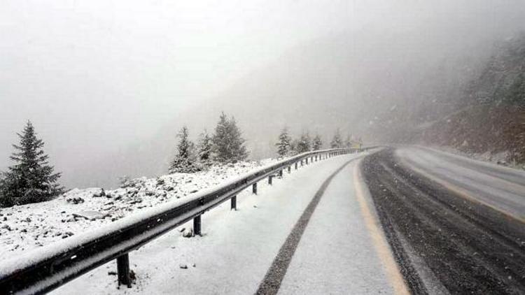 Kar nedeniyle Akseki- Konya yolu ulaşıma kapandı