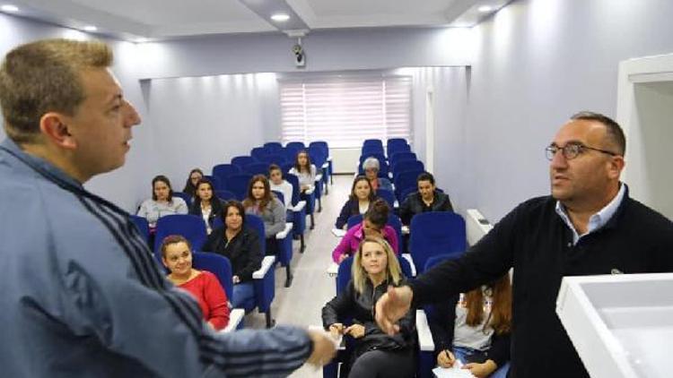 Ahmetbey Belediyesi’nden annelere İngilizce kursu