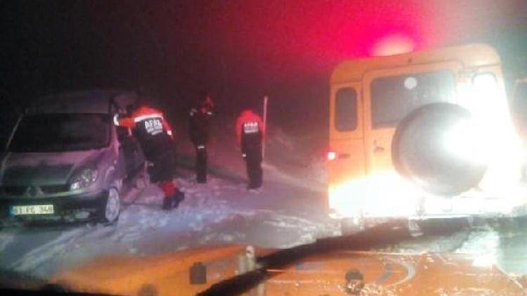 Trabzonda yayla yolunda mahsur kalan 6 kişi kurtarıldı