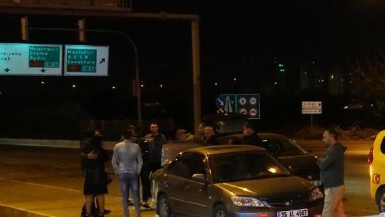 İzmirde zincirleme trafik kazası: 4 yaralı