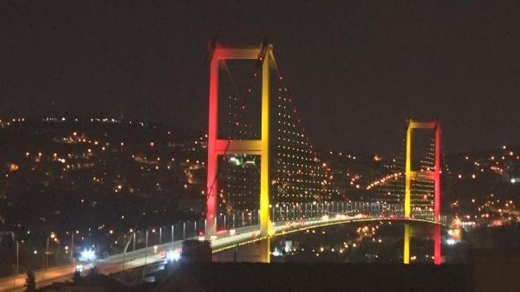 15 Temmuz Şehitler Köprüsüne dörtlü zirve ülkelerinin renkleri yansıtıldı