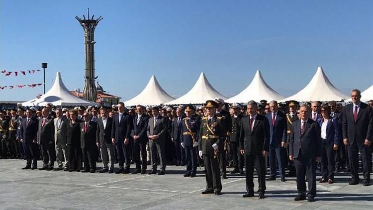 İzmirde Cumhuriyet Bayramı kutlamaları törenle başladı