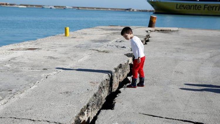 6.4 büyüklüğündeki deprem adayı 3 santimetre kaydırdı